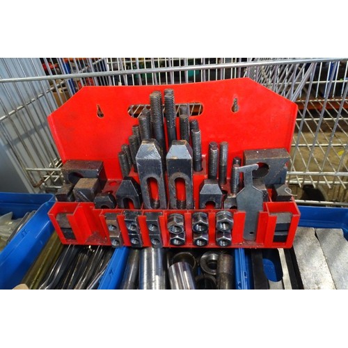 8086A - 1 x Clamp set in an open red carry case