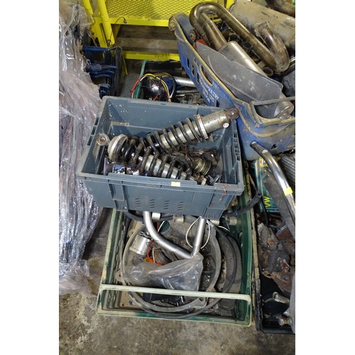 8061 - 1 x Volkswagen Trike Project for spares or repair, items include shocks/springs, exhaust parts, whee... 