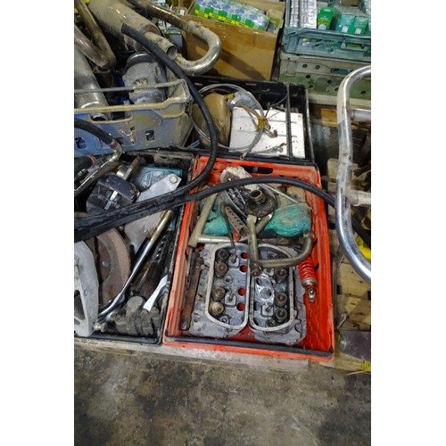 8061 - 1 x Volkswagen Trike Project for spares or repair, items include shocks/springs, exhaust parts, whee... 