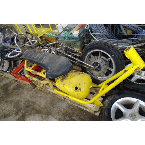8061 - 1 x Volkswagen Trike Project for spares or repair, items include shocks/springs, exhaust parts, whee... 