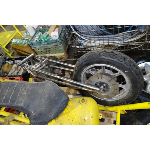 8061 - 1 x Volkswagen Trike Project for spares or repair, items include shocks/springs, exhaust parts, whee... 