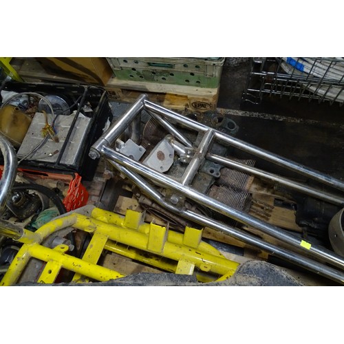 8061 - 1 x Volkswagen Trike Project for spares or repair, items include shocks/springs, exhaust parts, whee... 