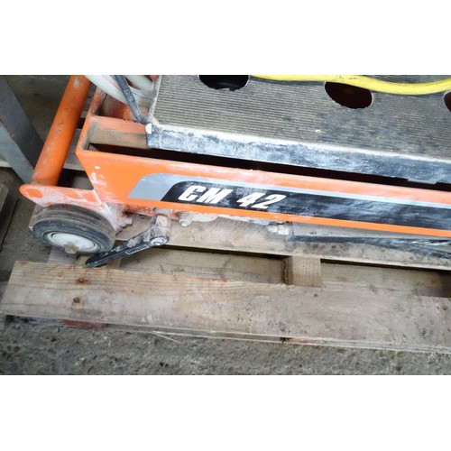 8131 - 1 x Masonry/Brick Saw by Norton Clipper CM42 SN: 190155280, YOM 01/2019 on a wheeled/folding stand -... 