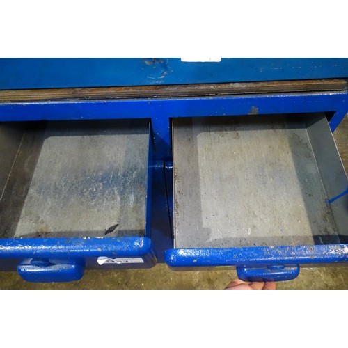 8152 - 1 x Blue metal Versatool tool cabinet