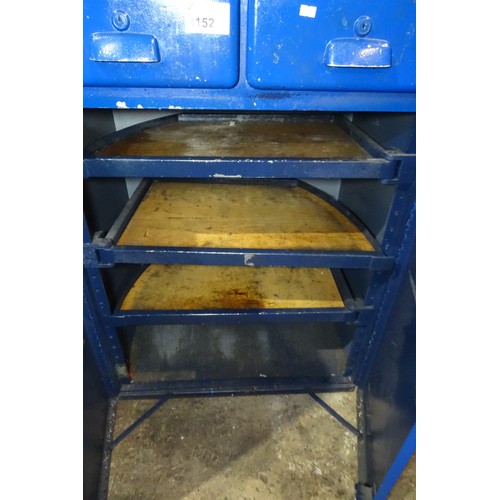 8152 - 1 x Blue metal Versatool tool cabinet