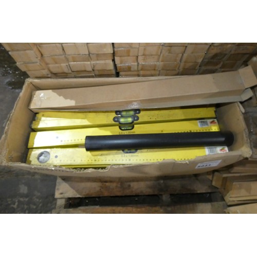 A quantity of various spirit levels - Contents of 1 pallet - Not ...