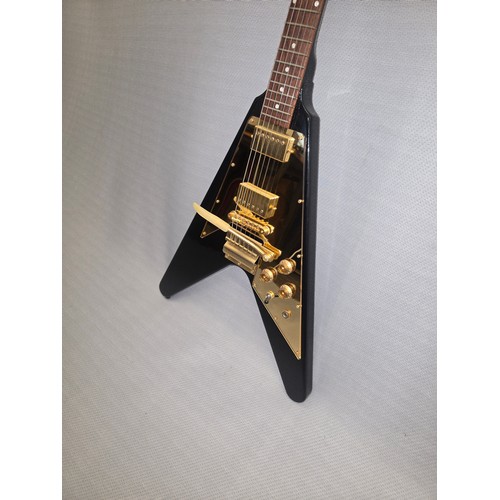 2 - 1 x Gibson Custom Lenny Kravitz '67 Flying V Electric Guitar 2003/04 - SN: LK097 - No 97/125  This g... 