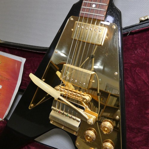 2 - 1 x Gibson Custom Lenny Kravitz '67 Flying V Electric Guitar 2003/04 - SN: LK097 - No 97/125  This g... 