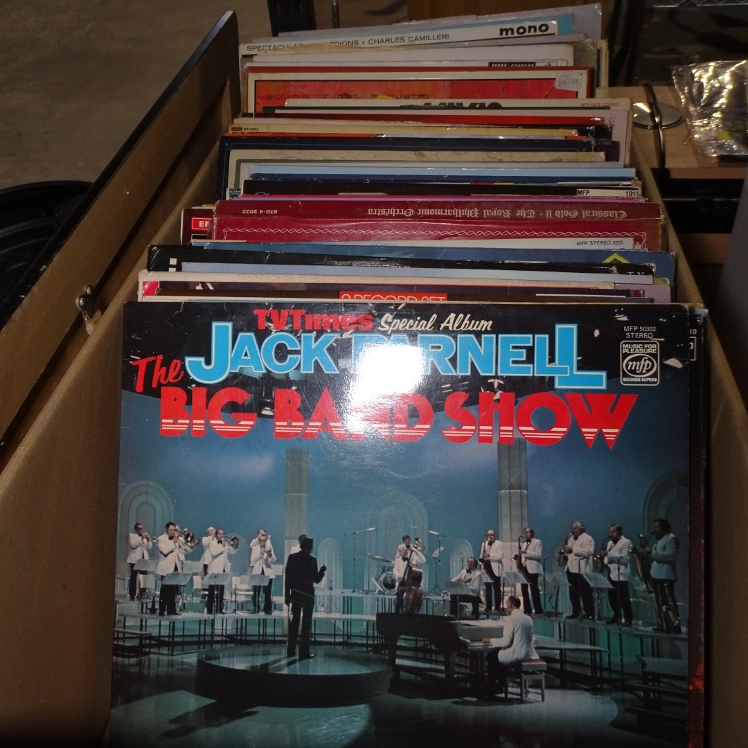 A quantity of various vinyl records - Contents of 1 shelf
