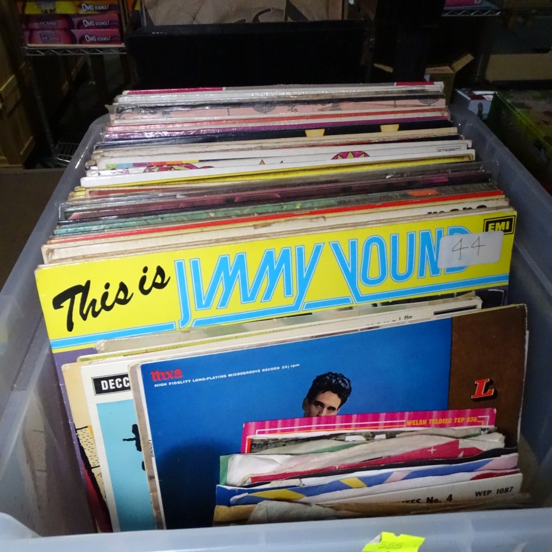 A quantity of various vinyl records - Contents of 1 shelf