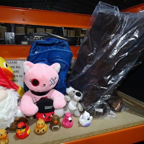 3284 - A quantity of various teddies and plushie toys - Contents of 1 shelf