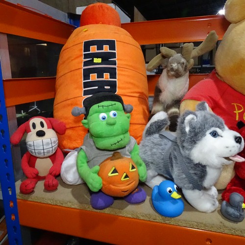 3284 - A quantity of various teddies and plushie toys - Contents of 1 shelf