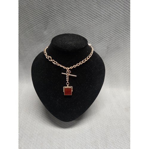 4210 - A 9 carat yellow gold Albert T bar chain and agate fob pendant, approximately 38cms long, weight app... 