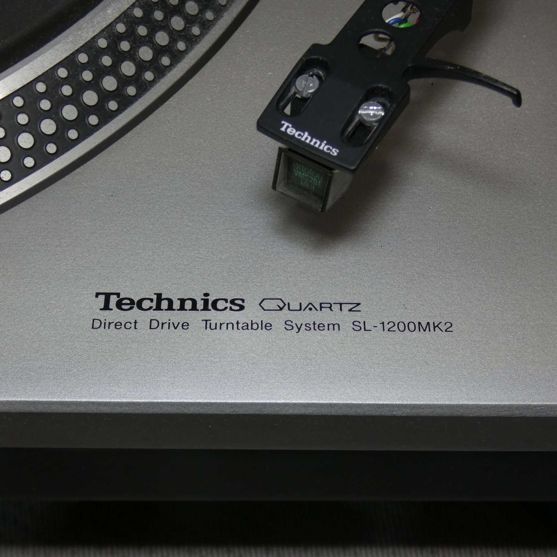 1 x Technics Quartz direct drive variable speed turntable, industry ...