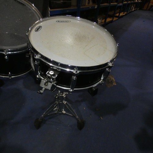 1 - A Gretsch Renown Maple Drum Kit with Evans drum skins to include 1 x 10