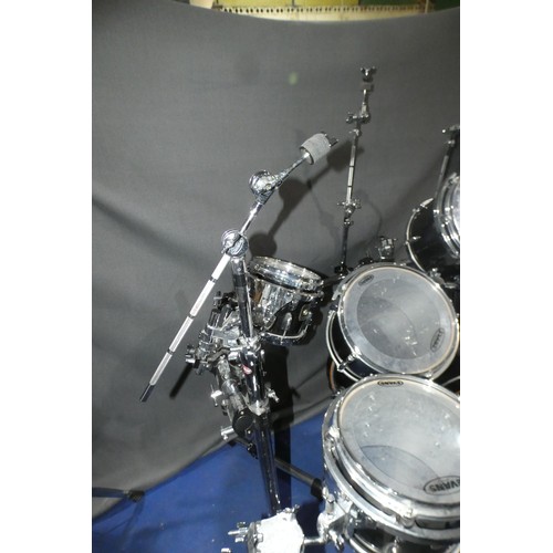 1 - A Gretsch Renown Maple Drum Kit with Evans drum skins to include 1 x 10