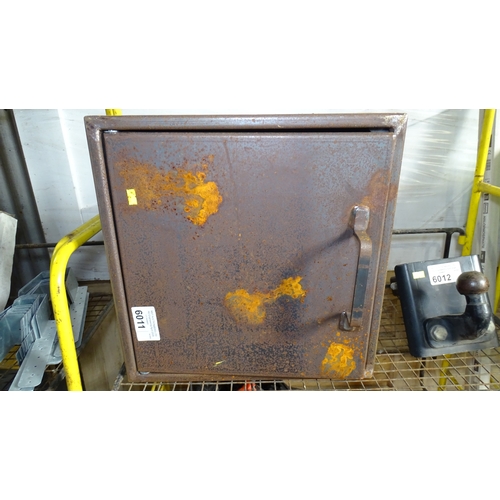 Lot 6011      