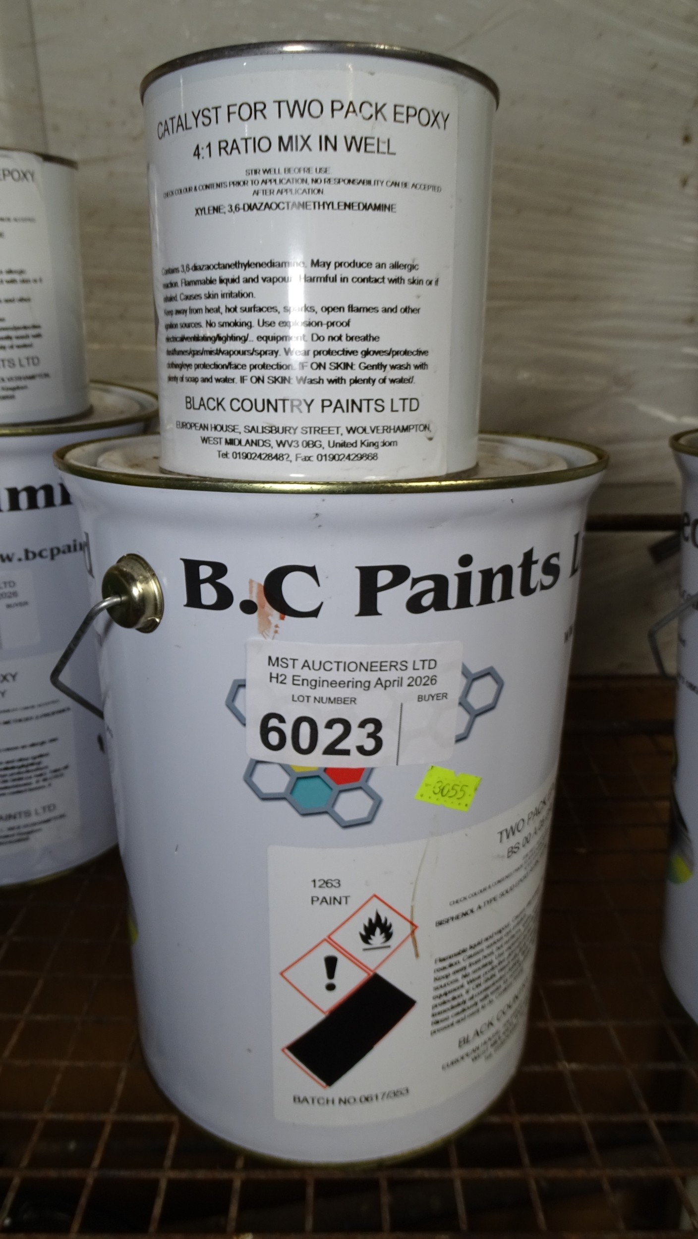 1 x 5l Container of two pack epoxy in Grey with a container of catalyst ...