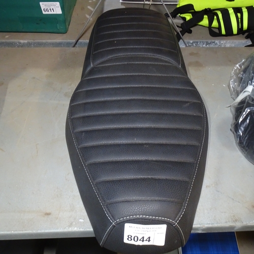 Lot 8044      