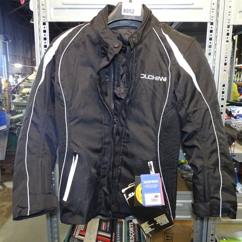 Lot 8052      