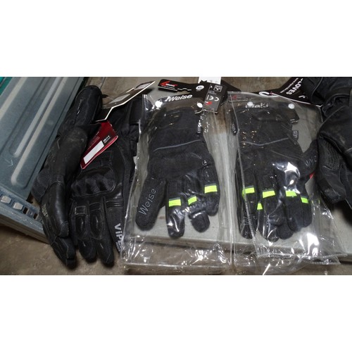 8073 - A quantity of various motorcycle gloves - Contents of 1 shelf