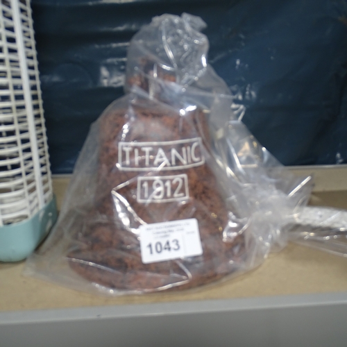 Lot 1043      