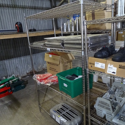 1246 - A large quantity of cooling racks