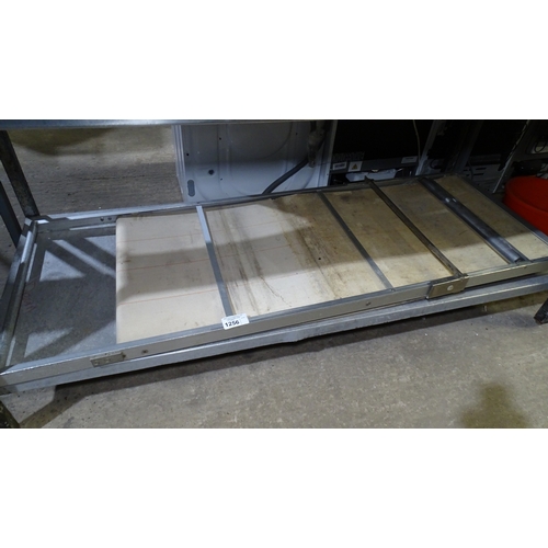 1256 - A manual catering type conveyor belt