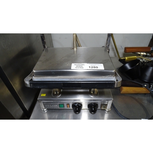 1280 - VAT. A commercial stainless steel contact grill by Velox 240v Trade Tested Working... 