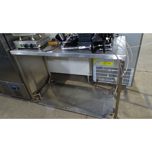 1282 - A commercial stainless steel mobile catering type table with very low shelf beneath approx 136*63*96... 