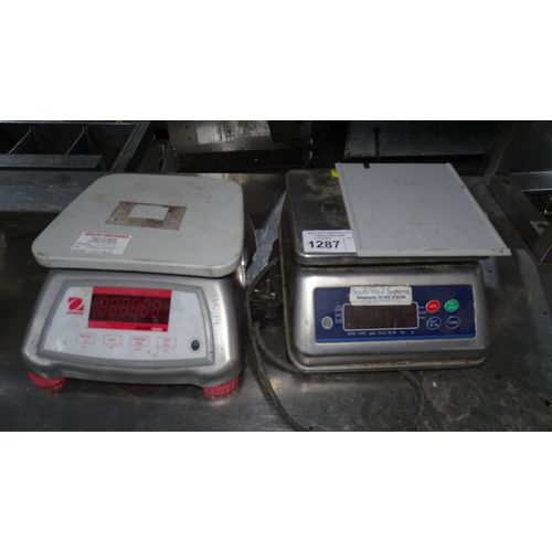 1287 - VAT. 2 x sets of scales by Ohaus & super 6, battery operated Trade