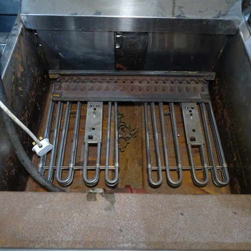 1272 - VAT. An electric double fryer by Lincat 3 phase 400v no baskets trade... 
