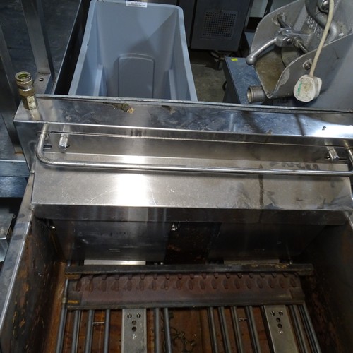 1272 - VAT. An electric double fryer by Lincat 3 phase 400v no baskets trade... 
