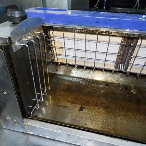 1276 - VAT. A gas fired steak house grill by blueseal missing stand and grill pan trade... 