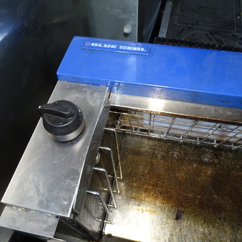 1276 - VAT. A gas fired steak house grill by blueseal missing stand and grill pan trade... 