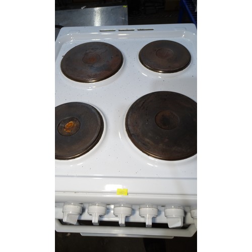 1297 - An electric oven by Indesit - 4 ring hob with grill and oven below Trade