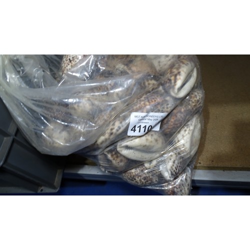A quantity of various shells - Contents of 1 box and 1 bag