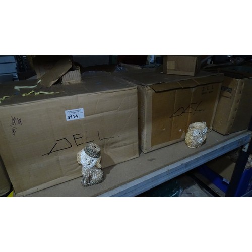 A quantity of various shell art figures - Contents of 2 shelves