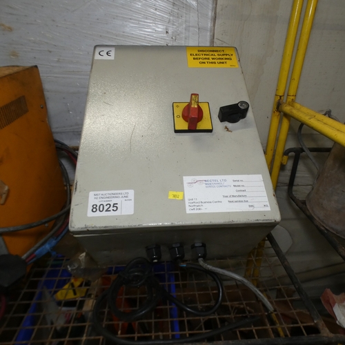 Lot 8025      