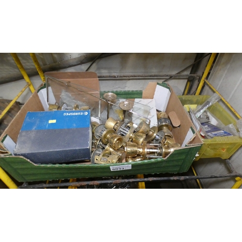 Lot 8033      