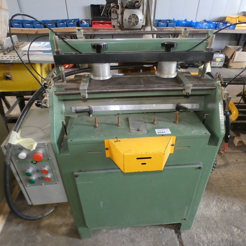 Lot 8041      