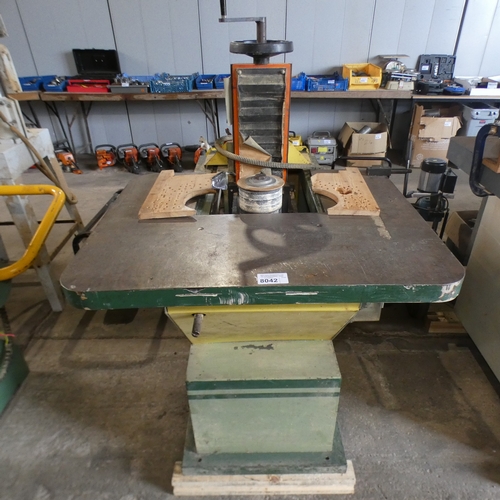 Lot 8042      