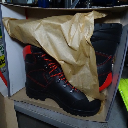 A pair of Oregon Waipoua chainsaw boots - Size 8 and a hi-vis vest RRP £100