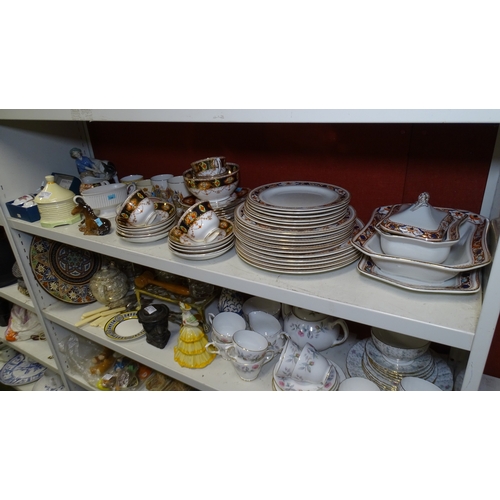 5009 - A quantity of miscellaneous decorative teaware, royal commemorative beakers and other ornaments (one... 