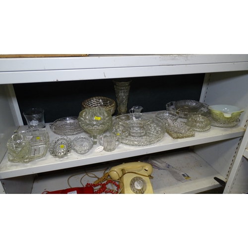 5034 - A quantity of miscellaneous decorative glassware (one shelf)