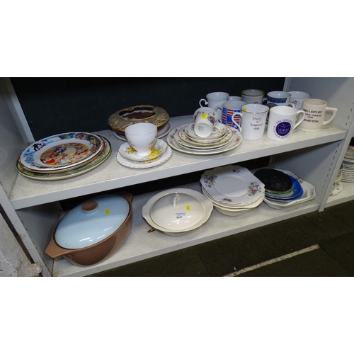 5047 - A quantity of miscellaneous decorative chinaware and kitchen ware including; beakers, cups and sauce... 