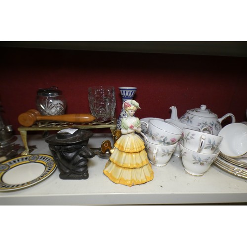 5010 - A quantity of Duchess teaware, Grafton teaware and other miscellaneous chinaware and other ornaments... 