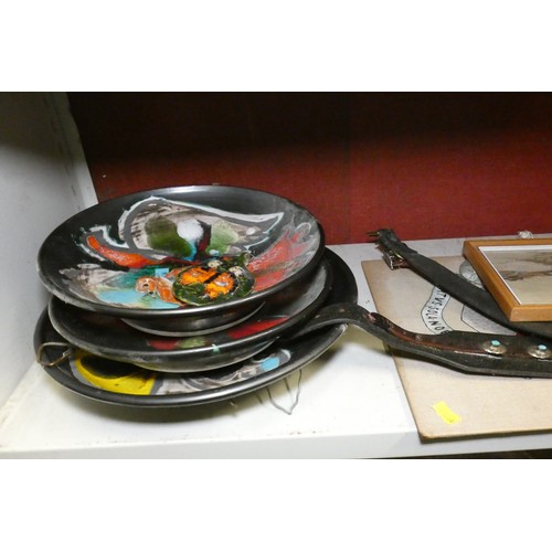5029 - A Poole pottery dolphin, a set of Portmeirion dishes and a quantity of miscellaneous decorative orna... 