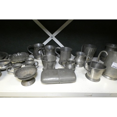 5045 - A quantity of various vintage pewter tankards and other decorative pewter ware (two shelves)... 