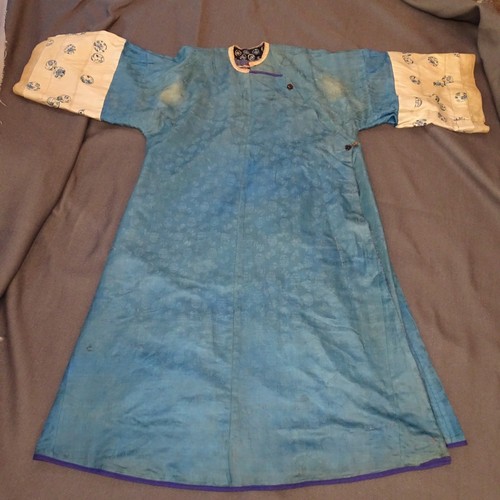 5101 - A Chinese woman's informal lined apricot / orange silk type butterfly robe / Kimono, length approx 1... 